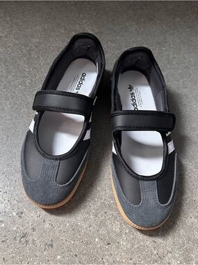 Adidas Samba Jane Mary Jane shoes - fits 6.5 women’s